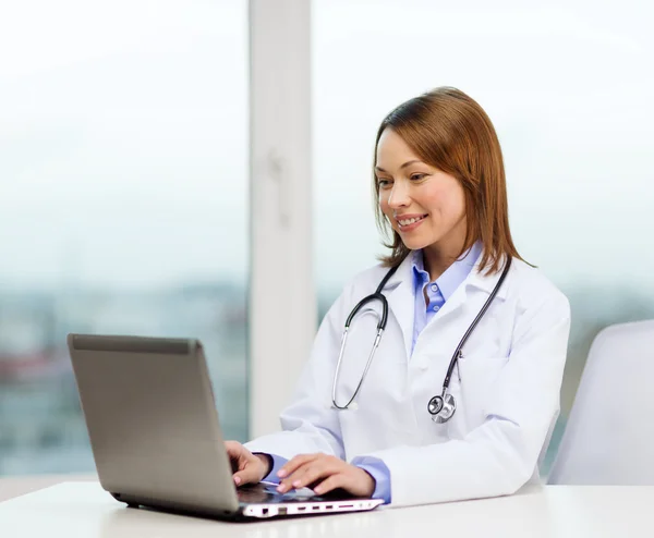 Busy doctor with laptop computer — Stock Photo, Image