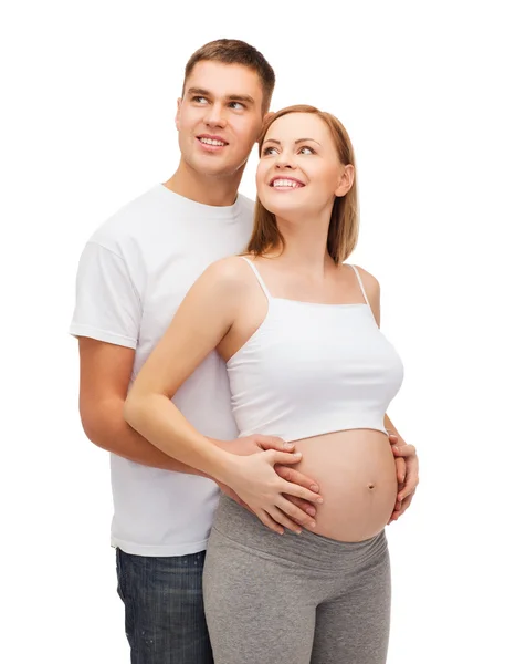 Feliz joven familia esperando un hijo — Foto de Stock