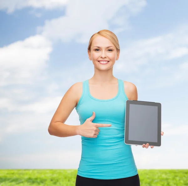 Femme sportive avec tablette PC écran blanc — Photo