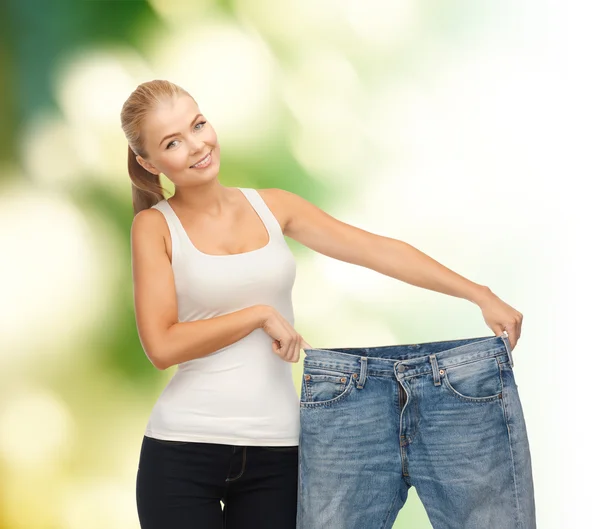 Sporty woman showing big pants — Stock Photo, Image