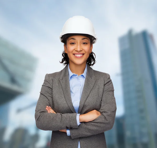 Businesswoman in white helmet with crossed arms — Stock Photo, Image