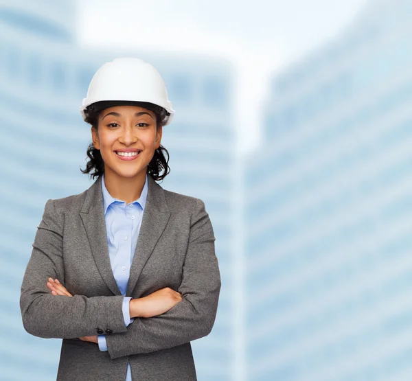 Businesswoman in white helmet with crossed arms — Stock Photo, Image