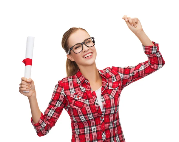 Mulher rindo em óculos com diploma — Fotografia de Stock