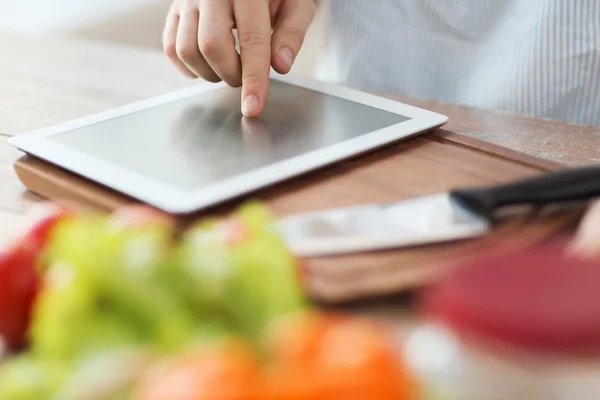 Closeup of man pointing finger to tablet pc — Stock Photo, Image