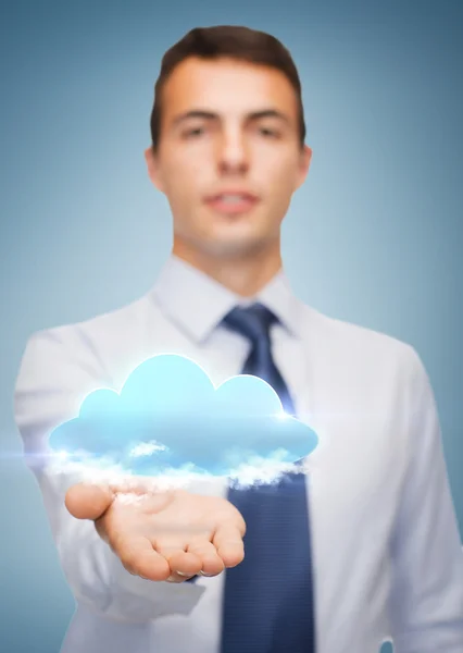 Freundlicher Geschäftsmann zeigt Wolke auf der Handfläche — Stockfoto