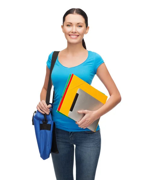 Estudante sorrindo com saco, pastas e tablet pc — Fotografia de Stock