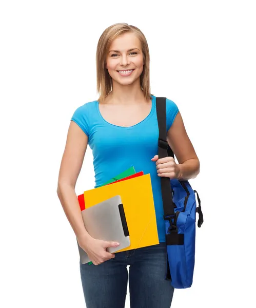 Étudiant souriant avec sac, dossiers et tablette pc — Photo