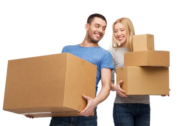 Smiling couple holding cardboard boxes — Stock Photo, Image