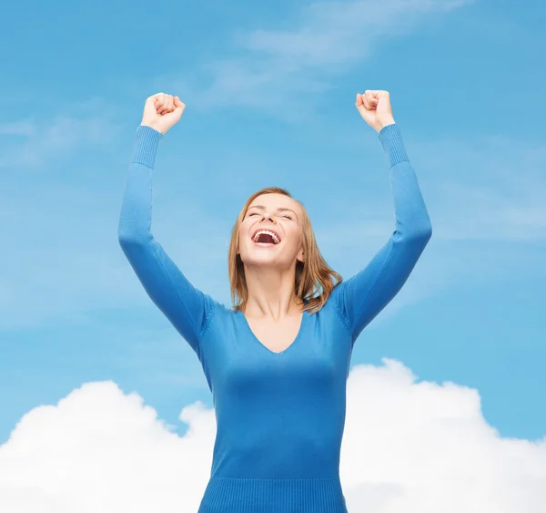 Rire jeune femme avec les mains en l'air — Photo