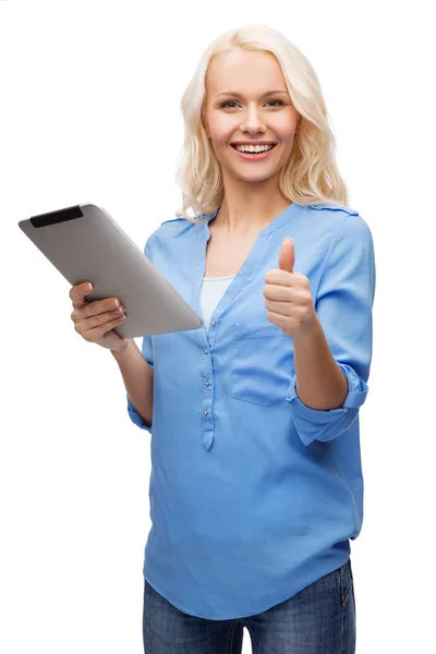 Ragazza con tablet computer che mostra pollici in su — Foto Stock