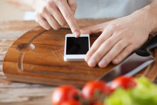 Closeup of man pointing finger to smartphone — Stock Photo, Image