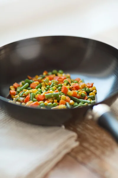 Close up of wok pan with vegetables — Stock Photo, Image