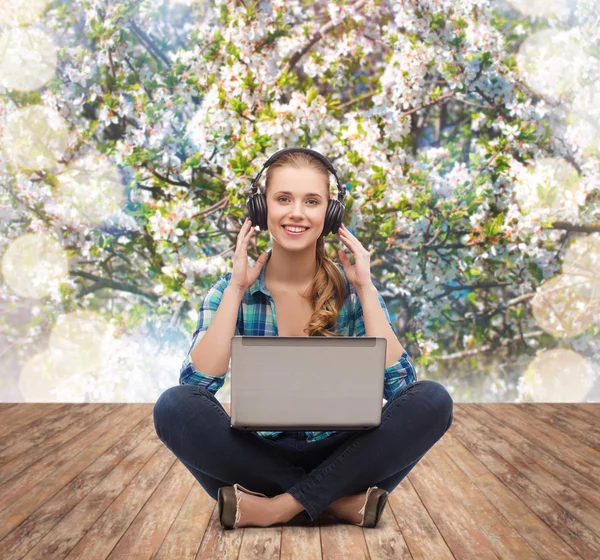 Young woman in casual clothes sitting on floor — Stock Photo, Image