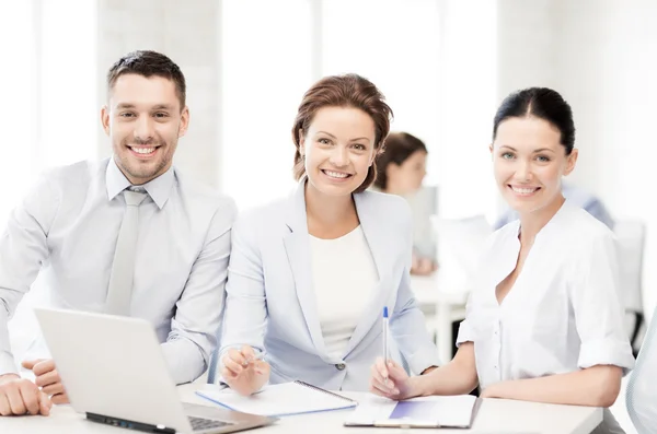 Business team discussing something in office — Stock Photo, Image