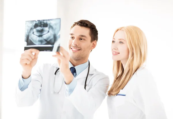 Two doctors looking at x-ray — Stock Photo, Image