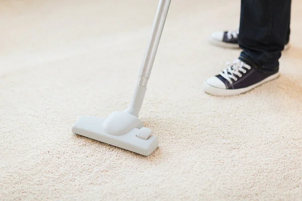 Close up of male hoovering carpet — Stock Photo, Image