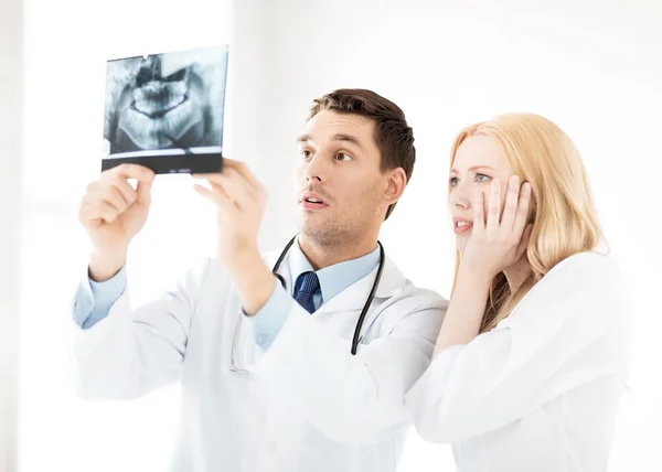 Two doctors looking at x-ray — Stock Photo, Image