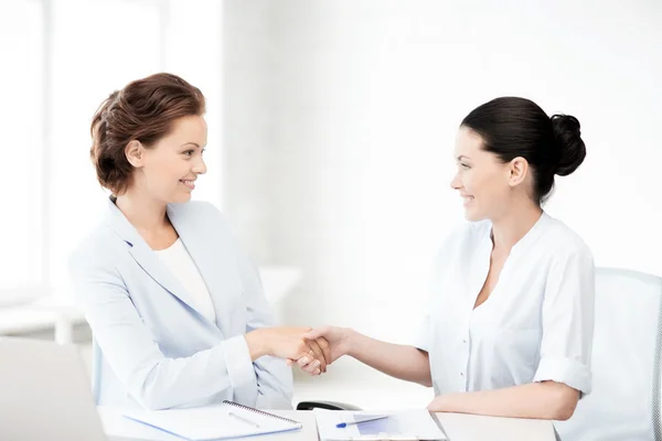 Businesswomen shaking hands in office — Stock Photo, Image