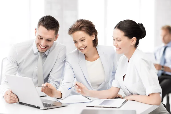 Business-teamet med diskussion i office — Stockfoto