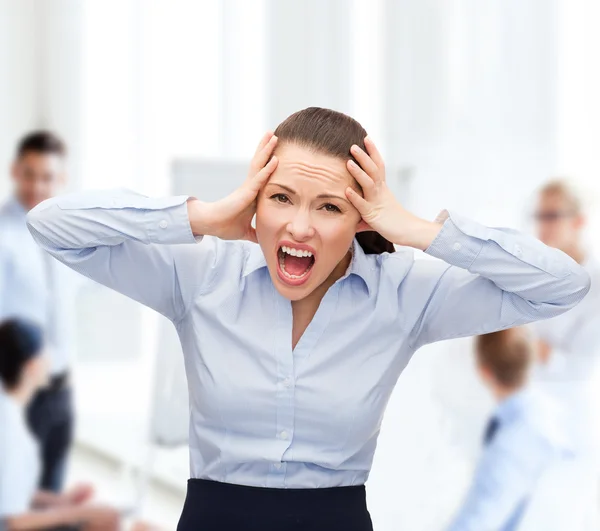 Wütend schreiende Geschäftsfrau — Stockfoto