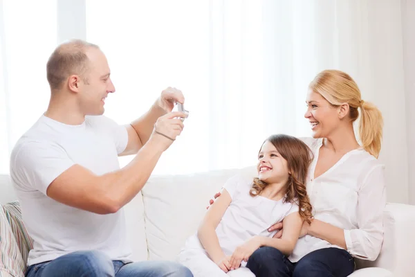 Happy father taking picture of mother and daughter — Stock Photo, Image