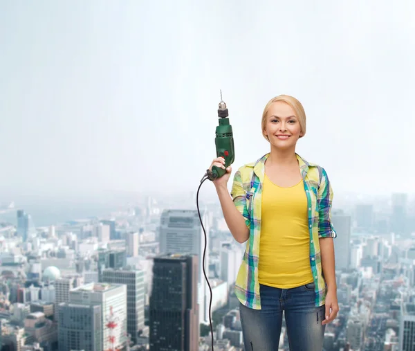 Lachende vrouw met boor machine — Stockfoto