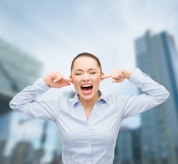 Arrabbiata urlando donna d'affari — Foto Stock