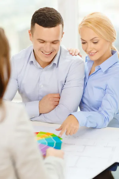 Couple looking at blueprint and color samples — Stock Photo, Image
