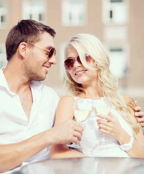 Couple drinking wine in cafe — Stock Photo, Image