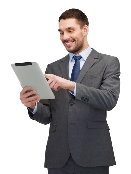 Tablet bilgisayarlı gülümseyen bir büro çalışanı — Stok fotoğraf