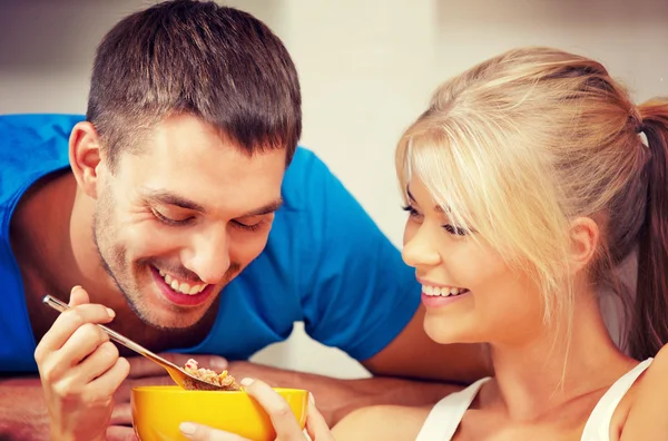 Feliz pareja en casa —  Fotos de Stock