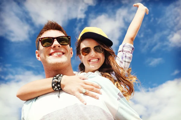 Teenagers having fun outside — Stock Photo, Image