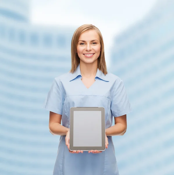 Leende kvinna läkare eller sjuksköterska med TabletPC — Stockfoto