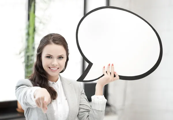 Mujer de negocios sonriente con burbuja de texto en blanco — Foto de Stock