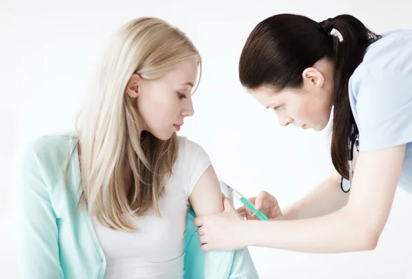 Doctor doing vaccine to patient Royalty Free Stock Images