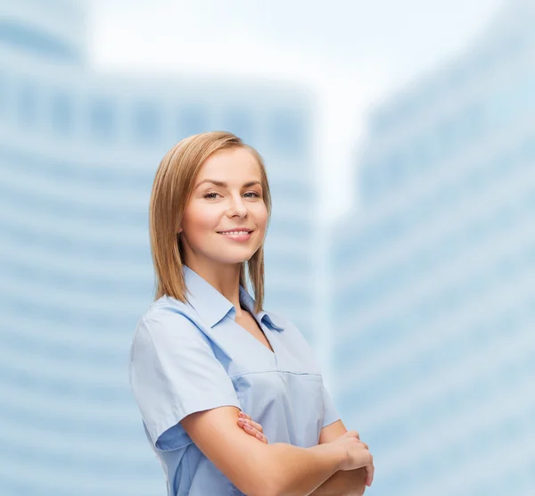 Usmívající se žena lékař nebo zdravotní sestra — Stock fotografie