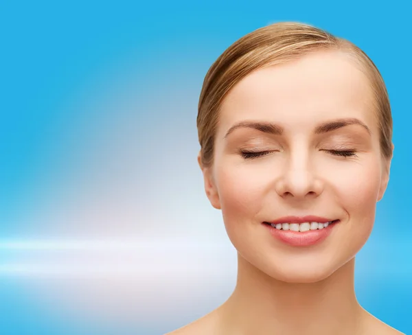 Face of beautiful woman with closed eyes — Stock Photo, Image