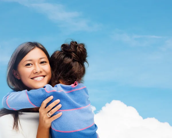 Hugging mother and daughter — Stock Photo, Image