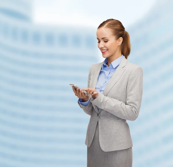 Young smiling businesswoman with smartphone — Stock Photo, Image