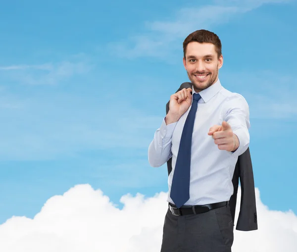 Hombre de negocios guapo con chaqueta sobre el hombro — Foto de Stock