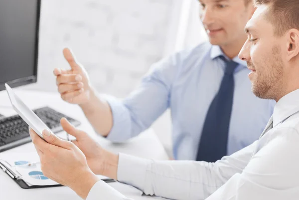 Businessmen with notebook and tablet pc — Stock Photo, Image