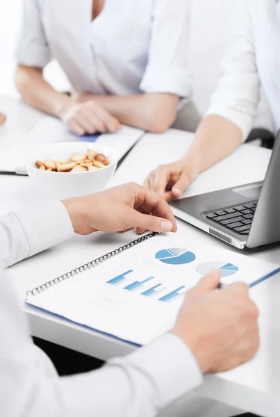 Business team having discussion in office — Stock Photo, Image