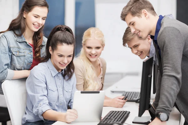 Students with computer monitor and tablet pc — Stock Photo, Image