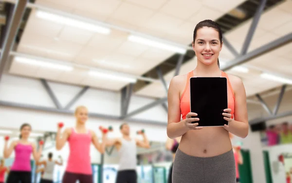 Femme sportive avec tablette PC écran blanc — Photo