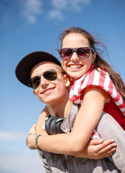 Smiling teenagers in sunglasses having fun outside — Stock Photo, Image