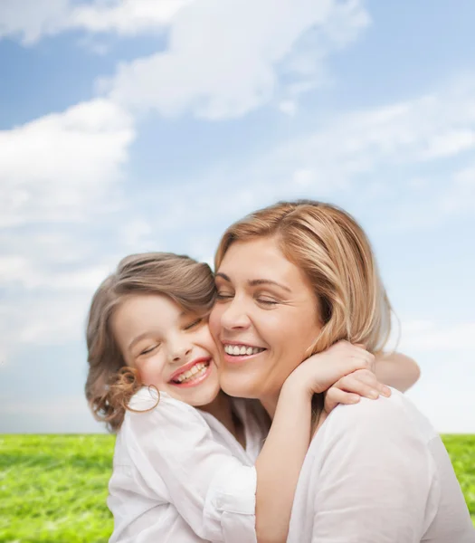 Happy mother and daughter hugging — Stock Photo, Image