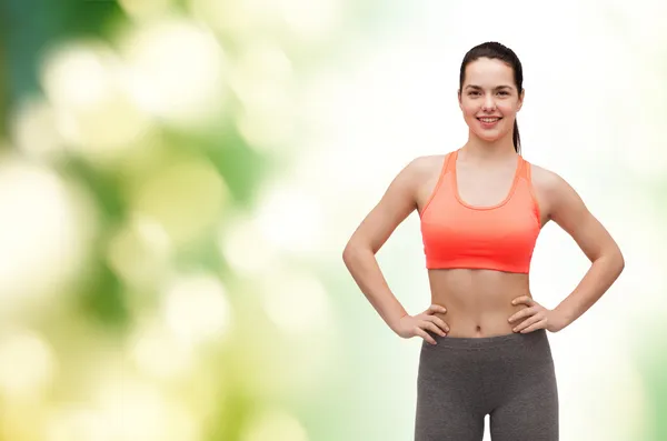 Souriante adolescente en vêtements de sport — Photo