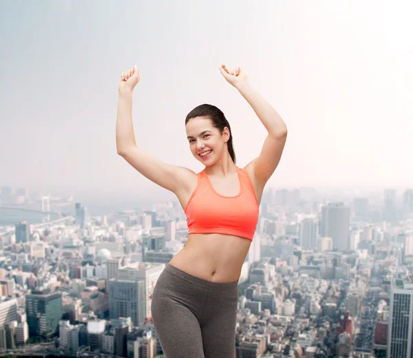 Sorridente adolescente in abbigliamento sportivo danza — Foto Stock