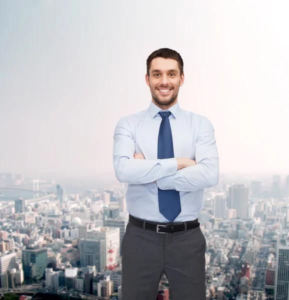 Schöner Geschäftsmann mit verschränkten Armen — Stockfoto