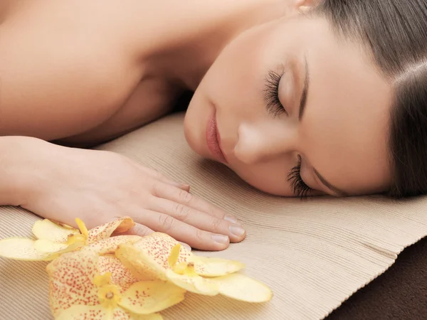 Asian woman in spa — Stock Photo, Image